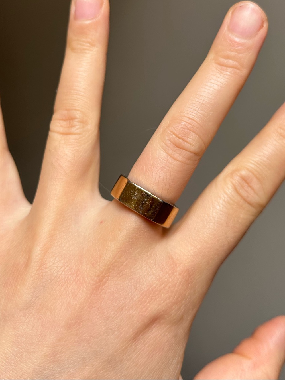 Gold Oura Ring Gen 3 - Picture 3 of 5
